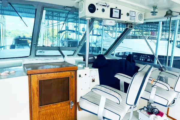 43ft Hatteras Yacht For Sale