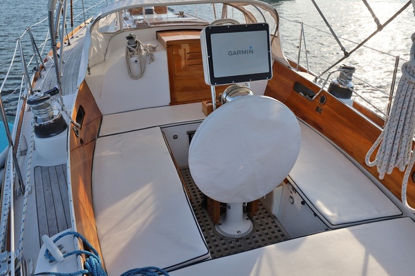 MOONLIGHT 40ft Hinckley Yacht For Sale