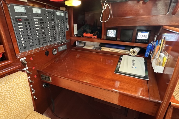 MOONLIGHT 40ft Hinckley Yacht For Sale