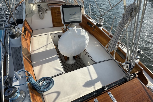 MOONLIGHT 40ft Hinckley Yacht For Sale