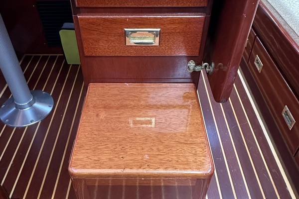 MOONLIGHT 40ft Hinckley Yacht For Sale