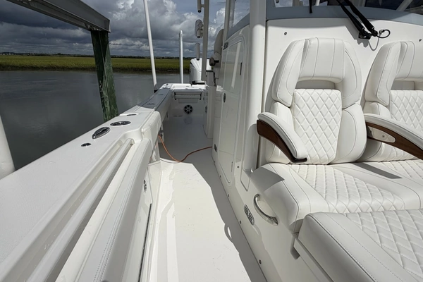 Regulator 30XO Yacht For Sale