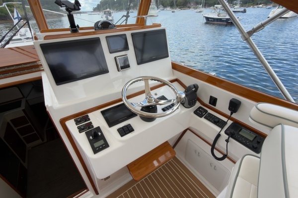 TONIC 33ft Fortier Yacht For Sale