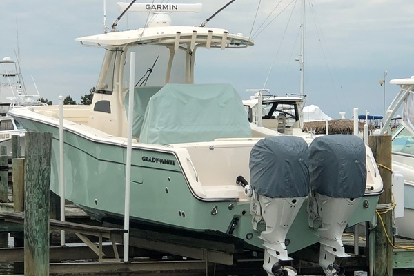 30ft Grady White Yacht For Sale