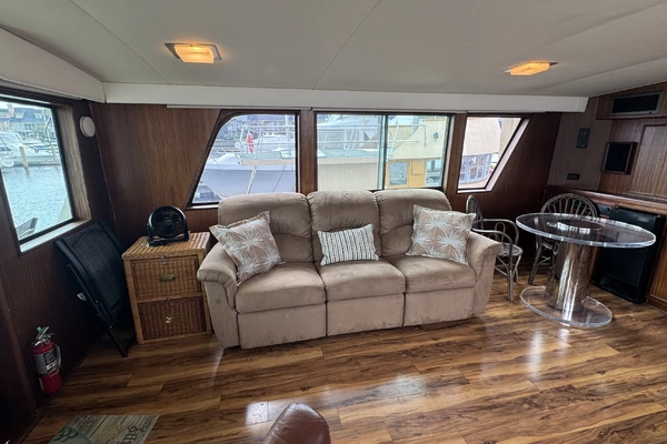 Hatteras 53 Extended Deckhouse Yacht For Sale