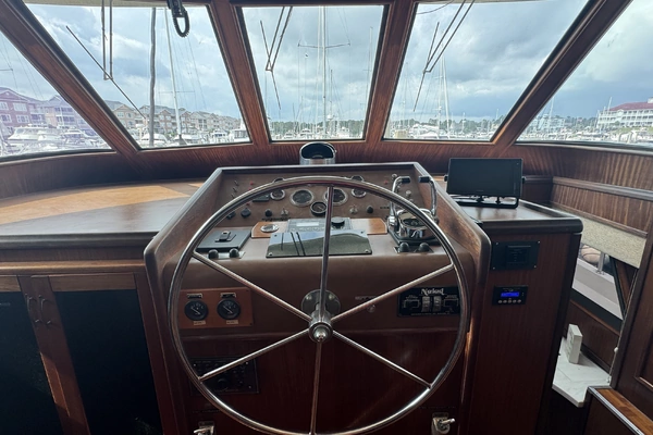 Hatteras 53 Extended Deckhouse Yacht For Sale
