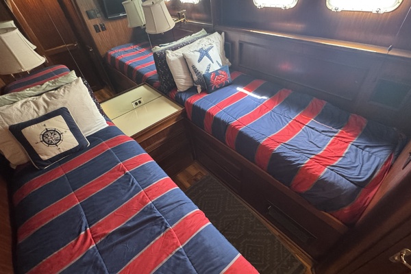 3 Little Birds 53ft Hatteras Yacht For Sale