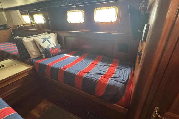 Hatteras 53 Extended Deckhouse Yacht For Sale