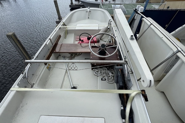 Hatteras 53 Extended Deckhouse Yacht For Sale