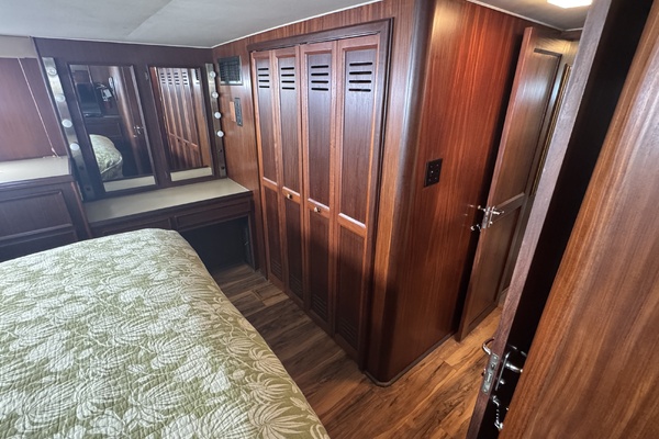 3 Little Birds 53ft Hatteras Yacht For Sale
