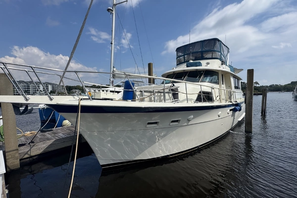 Hatteras 53 Extended Deckhouse Yacht For Sale