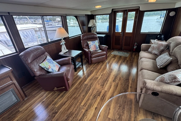 Hatteras 53 Extended Deckhouse Yacht For Sale