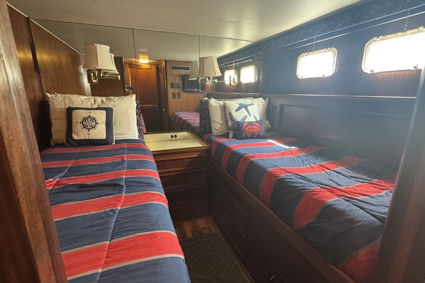 3 Little Birds 53ft Hatteras Yacht For Sale
