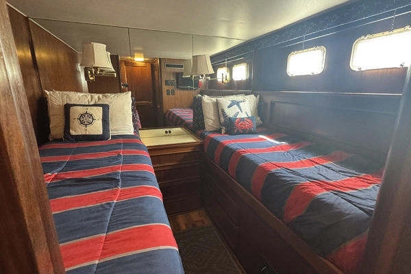 Hatteras 53 Extended Deckhouse Yacht For Sale