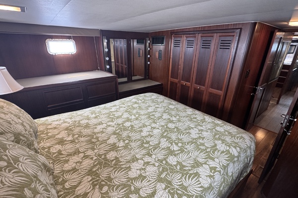 3 Little Birds 53ft Hatteras Yacht For Sale