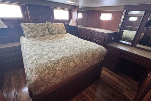 3 Little Birds 53ft Hatteras Yacht For Sale