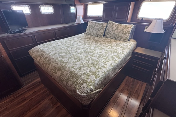 Hatteras 53 Extended Deckhouse Yacht For Sale