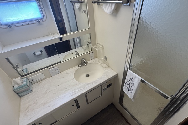 3 Little Birds 53ft Hatteras Yacht For Sale