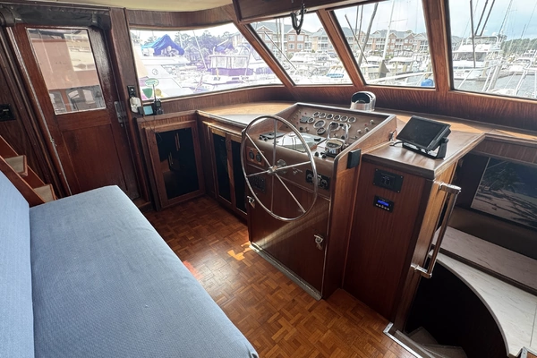 Hatteras 53 Extended Deckhouse Yacht For Sale