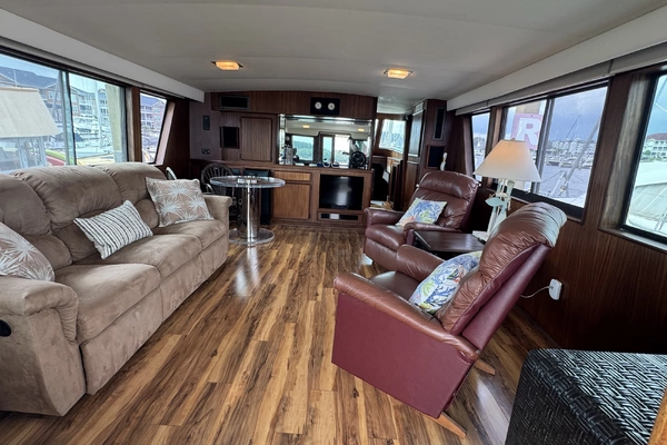 Hatteras 53 Extended Deckhouse Yacht For Sale