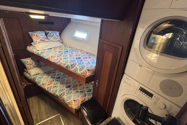 Hatteras 53 Extended Deckhouse Yacht For Sale