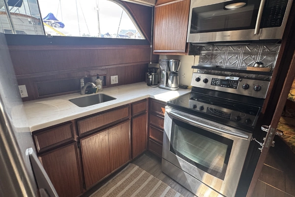 Hatteras 53 Extended Deckhouse Yacht For Sale