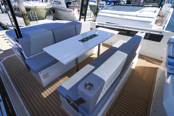 32ft De Antonio Yacht For Sale