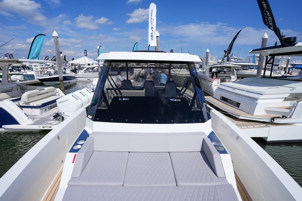 32ft De Antonio Yacht For Sale