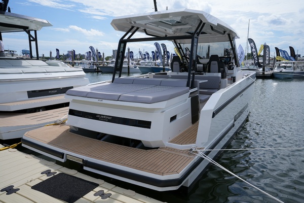 32ft De Antonio Yacht For Sale