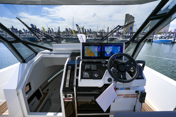 32ft De Antonio Yacht For Sale