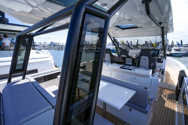 32ft De Antonio Yacht For Sale