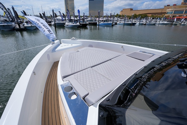32ft De Antonio Yacht For Sale