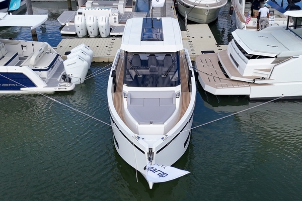 32ft De Antonio Yacht For Sale