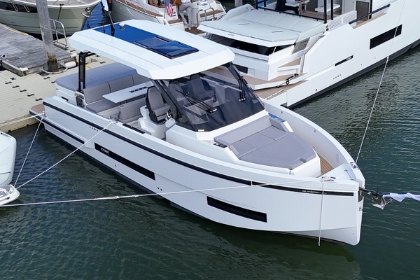 32ft De Antonio Yacht For Sale