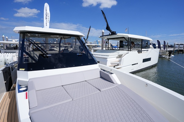 32ft De Antonio Yacht For Sale