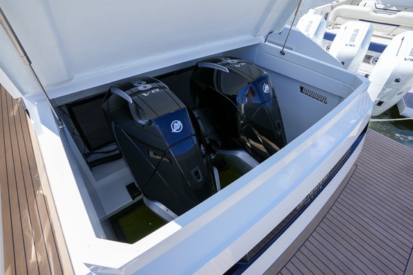 32ft De Antonio Yacht For Sale
