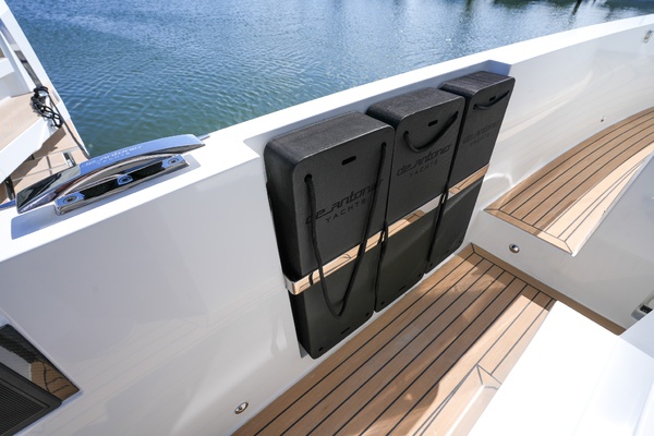 32ft De Antonio Yacht For Sale