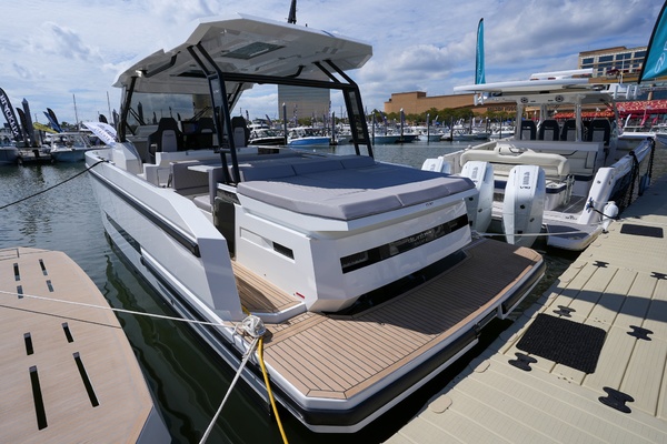 32ft De Antonio Yacht For Sale