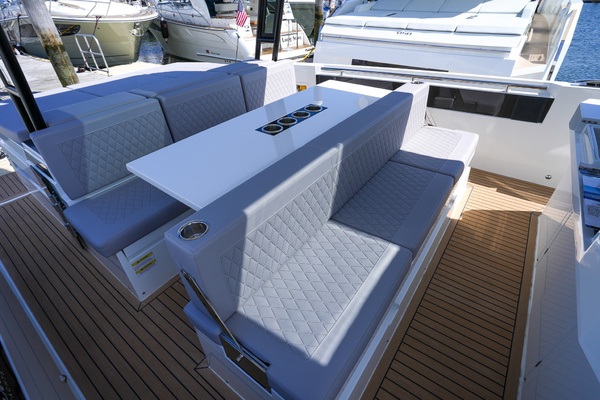32ft De Antonio Yacht For Sale