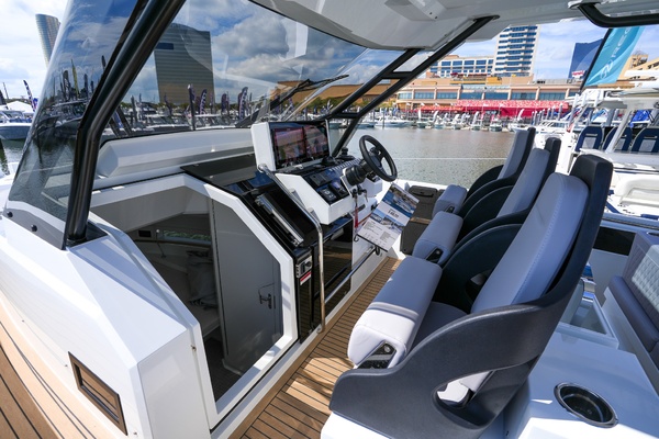 32ft De Antonio Yacht For Sale
