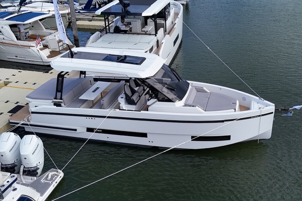 32ft De Antonio Yacht For Sale