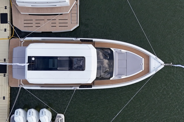 32ft De Antonio Yacht For Sale
