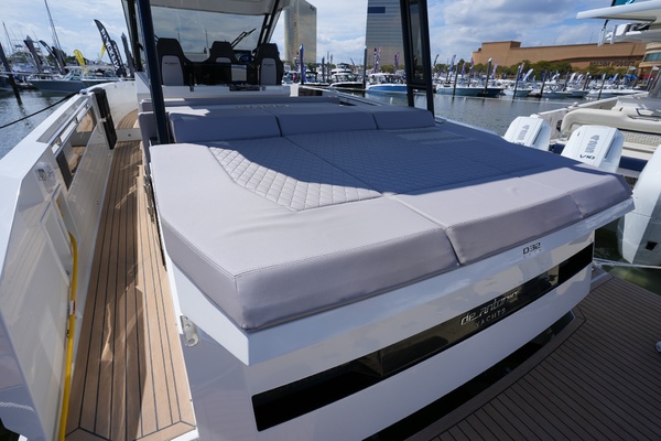 32ft De Antonio Yacht For Sale