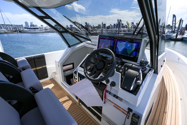 32ft De Antonio Yacht For Sale