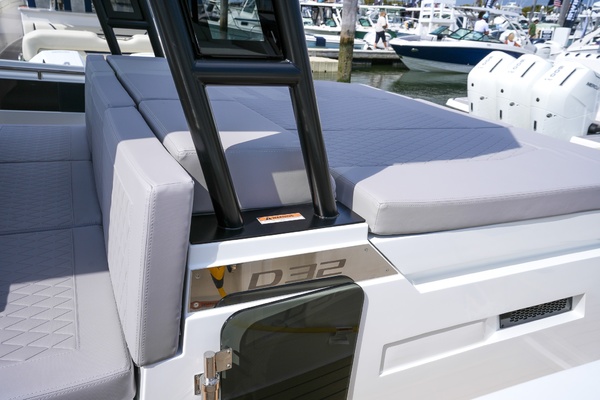 32ft De Antonio Yacht For Sale