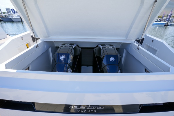 32ft De Antonio Yacht For Sale