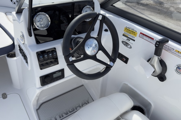 17ft Stingray Yacht For Sale