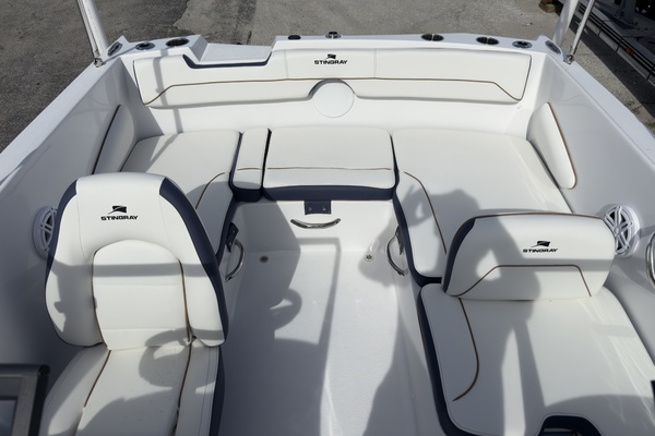 17ft Stingray Yacht For Sale