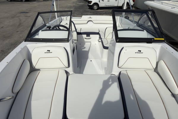 17ft Stingray Yacht For Sale