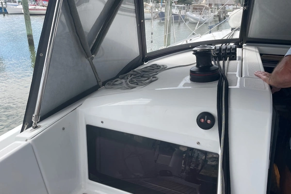 Jeanneau 440 Yacht For Sale